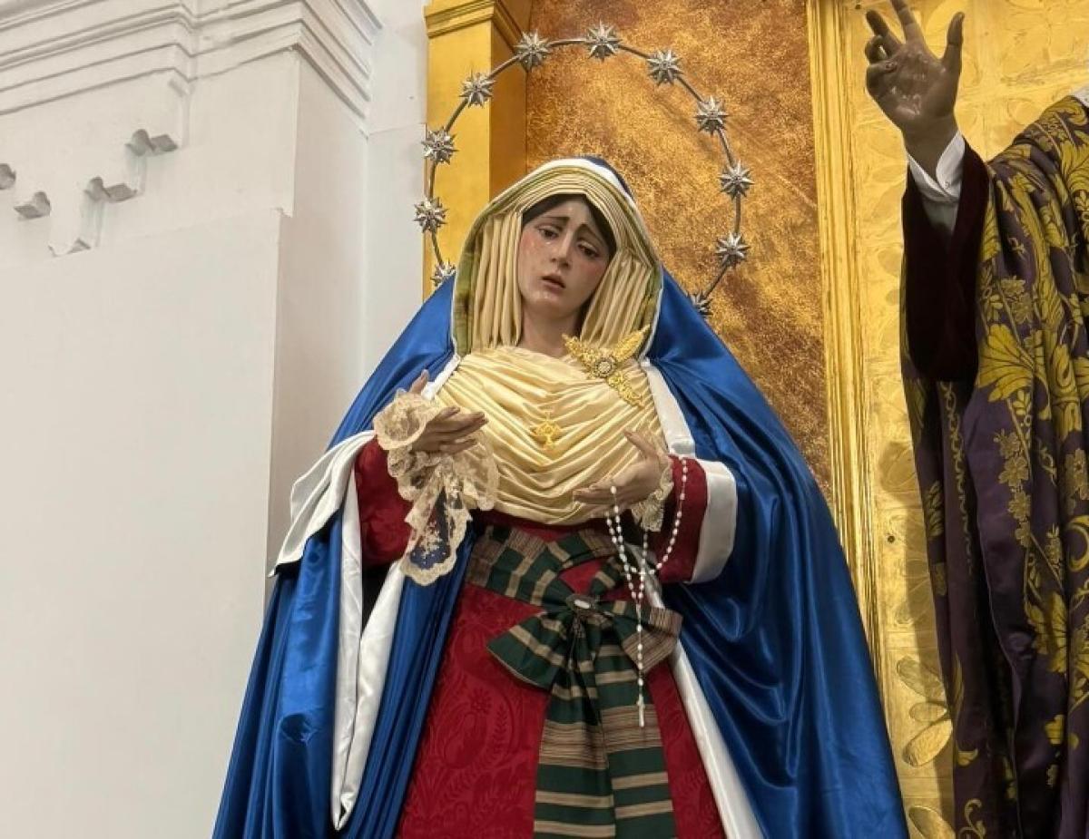 La Sagrada Cena De C Diz Organiza Besamanos A Mar A Reina De Todos Los