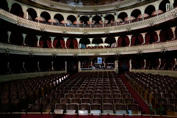 Se levanta el telón del Gran Teatro Falla y otros teatros de Cádiz para  acoger el FIT 2021