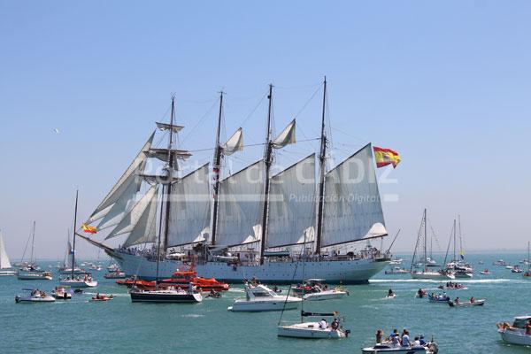 El Juan Sebastián Elcano llega a Cádiz y se abre al público por el  Tricentenario