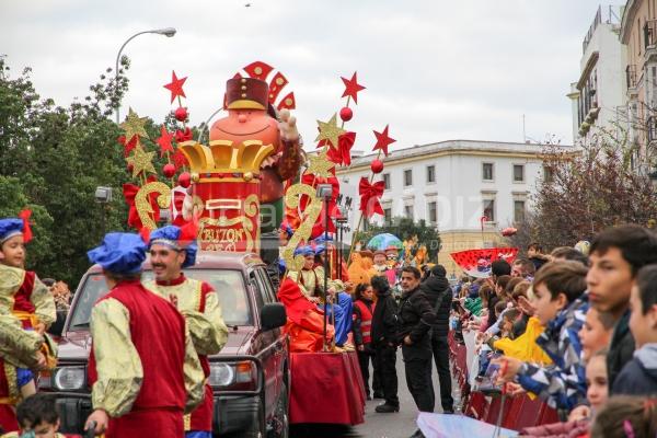 La Cabalgata de Reyes Magos de Cádiz capital tendrá carrozas mucho más  grandes