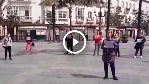 mujeres manifestandose cadiz