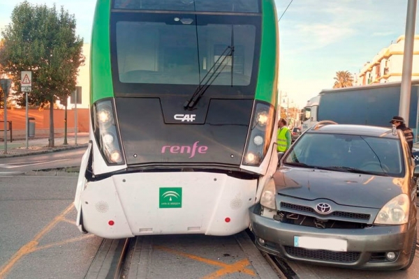 choque coche tranvia