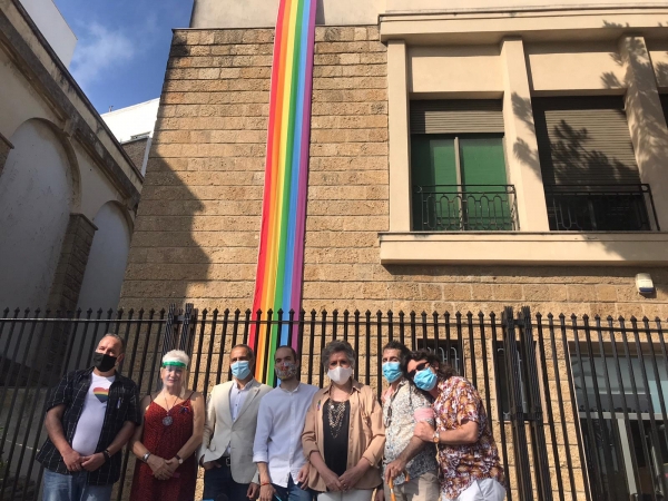 La Subdelegación del Gobierno de Cádiz se viste de arcoiris