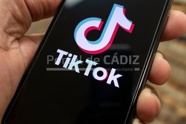 La Policía Nacional irrumpe en TikTok