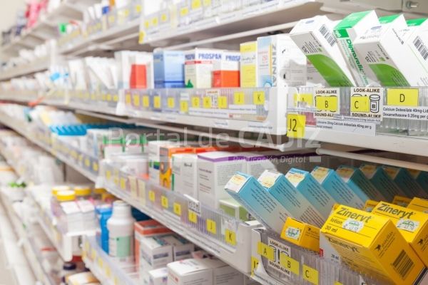 shelves with medicine in a pharmacy t20 krxvl2