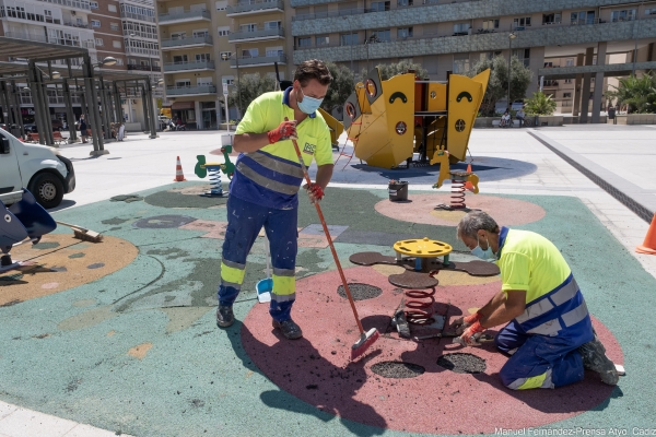 08072021 reparación parque infantil ingeniero la cierva 023