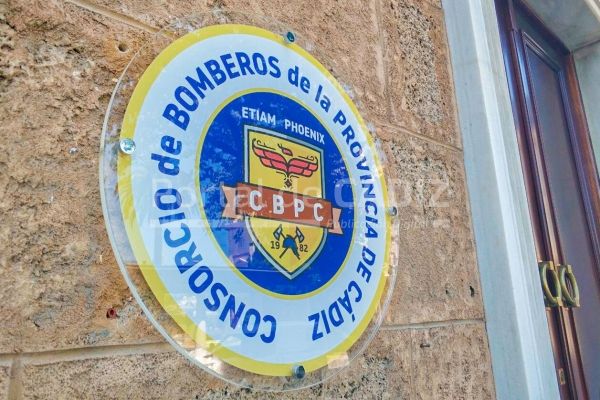 Bomberos de Cádiz cierra los acuerdos de pago de deuda con todos los  ayuntamientos de la provincia