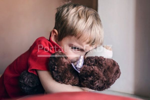 little boy in tears hugging his teddy bear with sad feelings negative emotions concept negative t20 wgmlmy