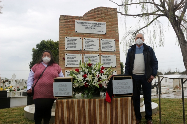 Dos represaliados encontrados en una fosa reciben digna sepultura en Puerto  Real