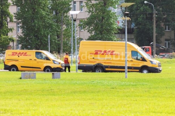 car dhl shipping delivery service transportation yellow t20 klvab4