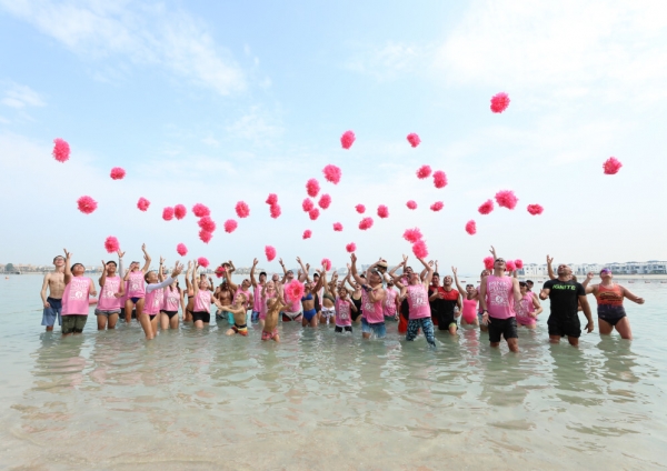 pink is punk breast cancer awareness paddle on the palm in ubai t20 xvpvgz