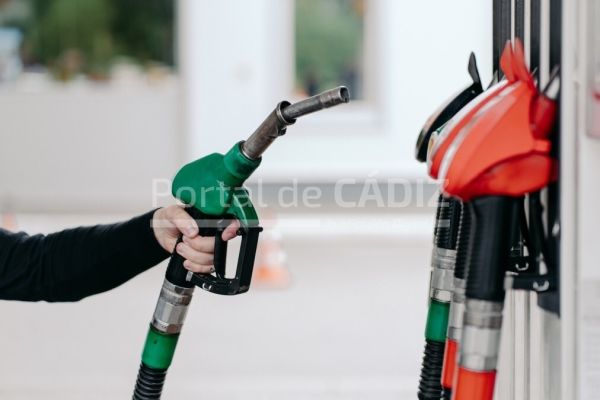 car fueling concept mans hand using fuel nozzle at petrol station refueling pistols close up diesel t20 aaoanx