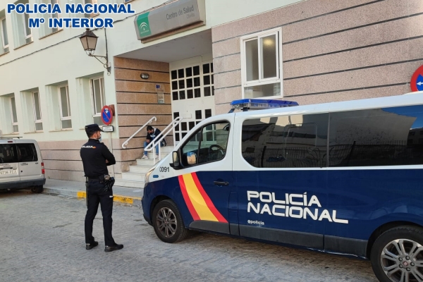 2022 01 03 cadiz presencia policial en los centros de salud 2 2