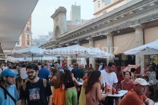 Expedientado el Mercado Central de Cádiz tras denuncia de la asociación  NoFumadores