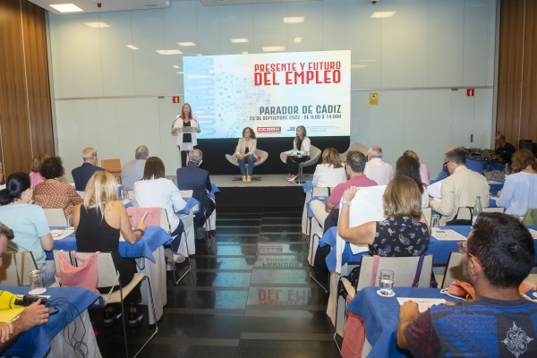 ana carrera durante su intervencion en la jornada de ccoo