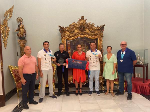 almudena martinez con miembros de sherrypol