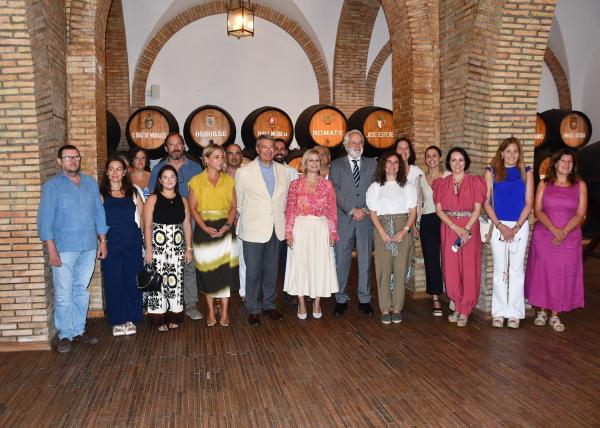 foto de grupo de la presentacion de la ruta del vino