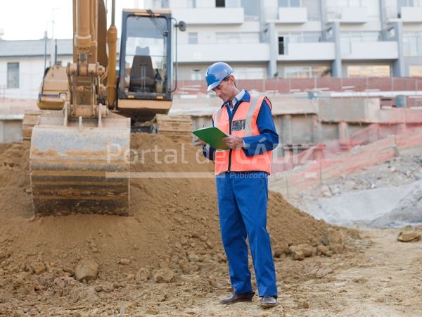 mature man on construction site 2022 03 04 01 47 15 utc