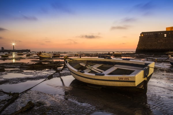 anochecer entre dos luces en la caleta