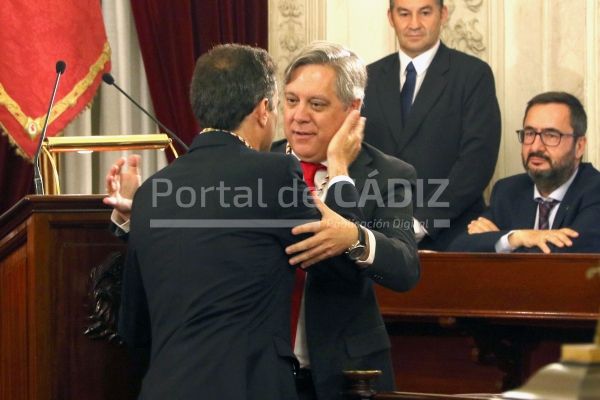 El socialista Óscar Torres ratifica que realizará una "oposición seria y  responsable" a Bruno en el Ayuntamiento de Cádiz