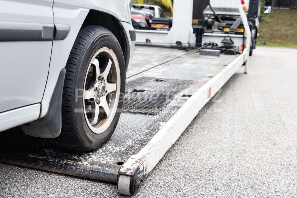 cable attached to broken down car being pulled ont 2021 08 31 11 00 37 utc