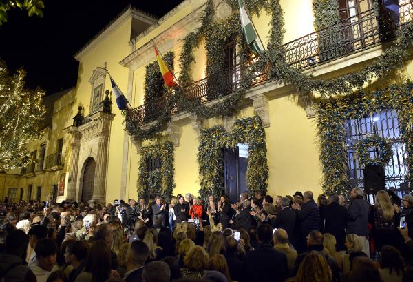 alcaldesa alumbrado fachada ayuntamiento 06