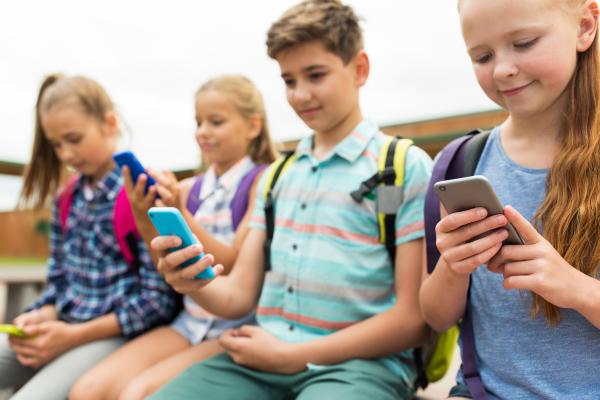 elementary school students with smartphones 2023 11 27 05 33 08 utc