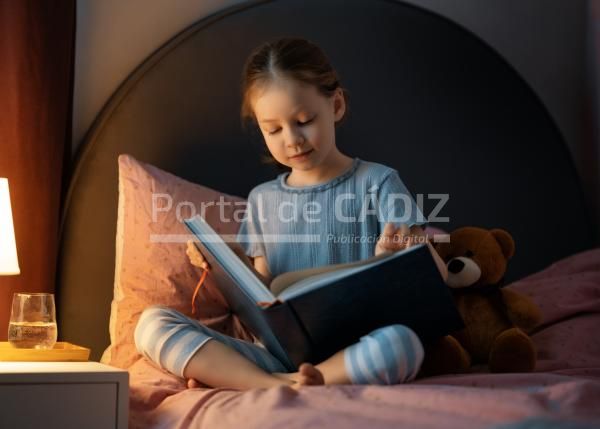 girl is reading a book 2022 02 09 16 11 26 utc