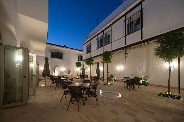 hotel albariza patio interior sanlucar