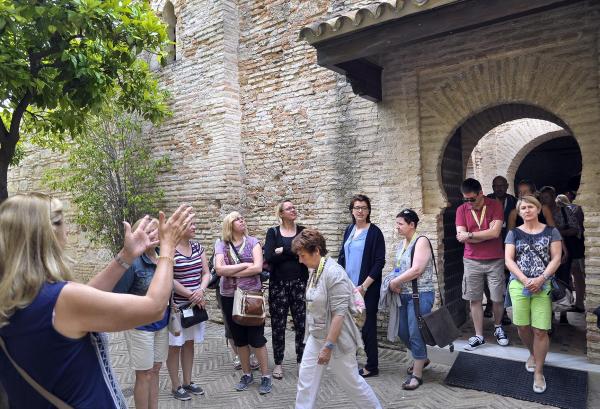 touroperadores alemanes visitan alcazar 1