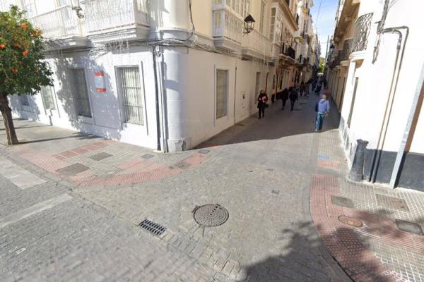 La calle Veedor vuelve a estar abierta al tráfico