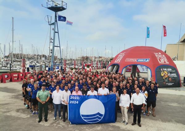 2023. 09. 15 foto izada bandera azul en puerto sherry