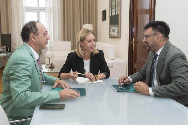 almudena martinez con asociacion de hosteleria de jerez con alfredo carrasco y manuel giron