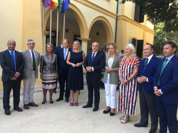 almudena martinez junto al resto de autoridades en la mancomunidad del campo de gibraltar