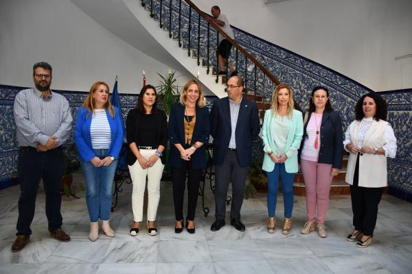 foto de familia en el ayuntamiento de villamartin