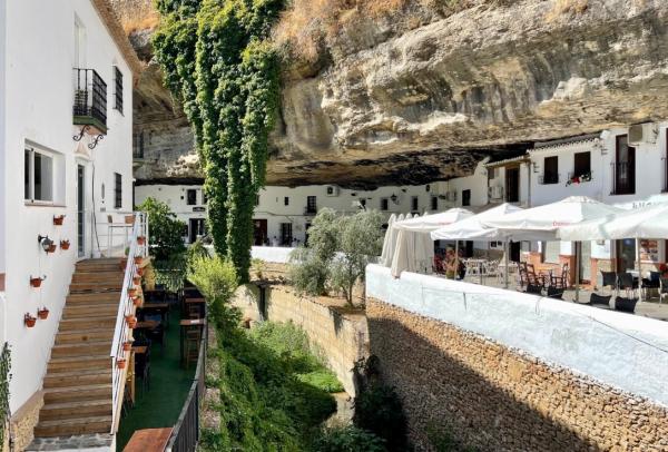 Setenil de las Bodegas impulsa estrictas normas urbanísticas: el secreto de  uno de los pueblos más bonitos de España